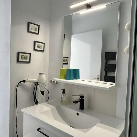 2 Pieces A Avec Parking Prive - Fr-1-225c-160 Apartment